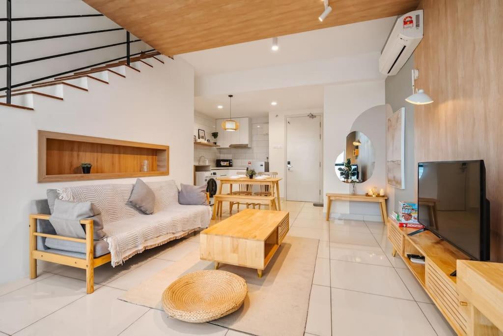 Arte Mont Kiara Netflix Muji 3rooms 6pax
