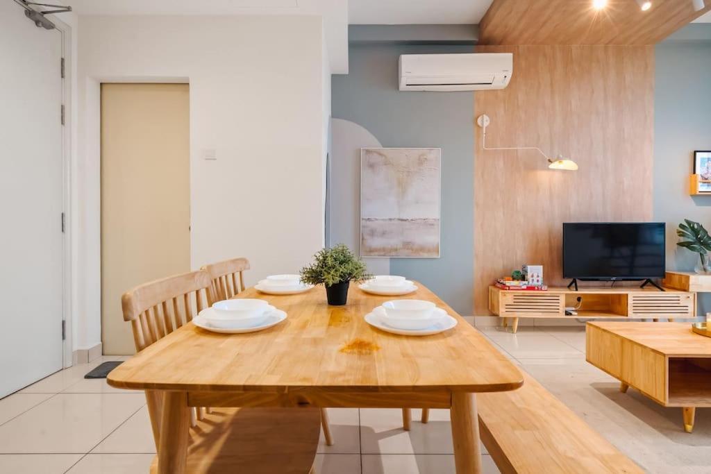 Pangsapuri Arte Mont Kiara Netflix Muji 3rooms 6pax *