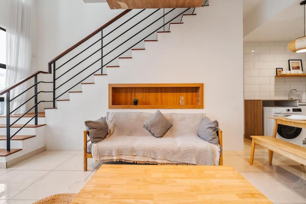 Arte Mont Kiara Netflix Muji 3rooms 6pax *
